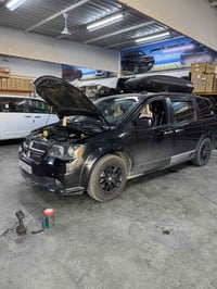 حقيقةً، السيارة التي أمامكم هي دوج كرفان  2019، سيارة جميلة ما شاء الل...