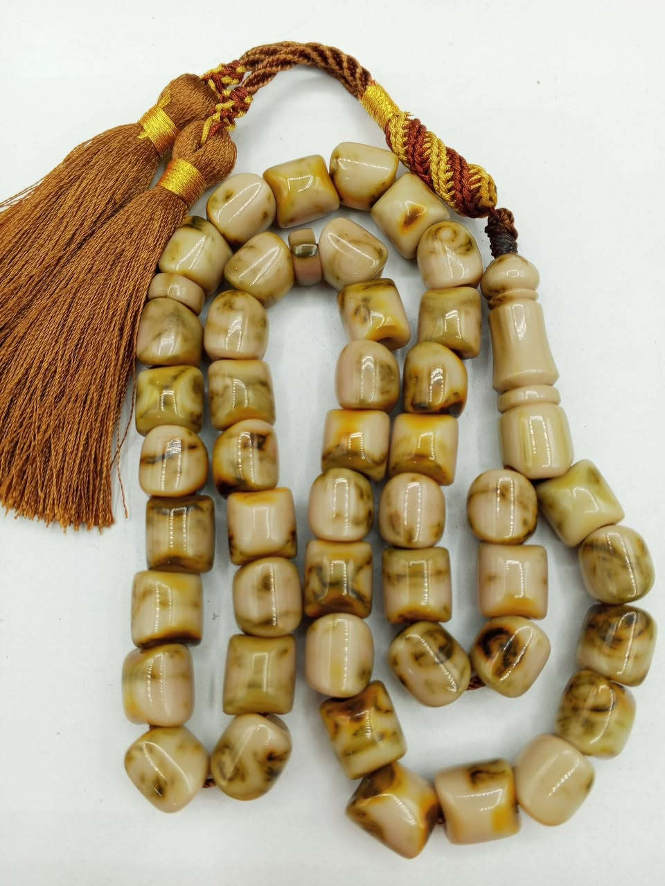 ..لعشاق القطع المميزة والمختلفة.

..قطعة من السندلوس المعوج  لون مميز جداً 

..جراخة يدوية بالكامل  ماانتكة  بالكامل.شامة وعلامة.

..طكة و ملمس حرير  . نظافة تامة ..45..خرزه 

..بوزن....59..غرام ..قياس الخرزه..11....ب 11

المهتم يتفضل خاص ويدلل.


**إذا كنت صاحب هذا الإعلان وتريد حذفه لأي سبب، رجاءا أرسل رسالة إلى الدعم الفني**