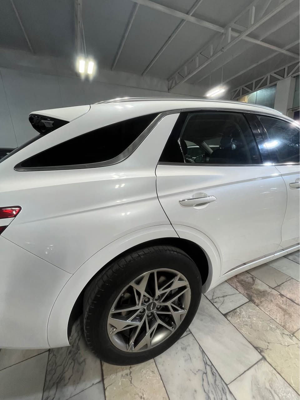 🚗 للبيع: جنيسيس GV70 م 2023
📍 مكان السيارة: النجف الأشرف
📞 للتواصل: ***********
💰 السعر: 300 ورقة – قابل للتفاوض
📊 المسافة المقطوعة: 35 ألف ميل
🛠️ المحرك: 4 سلندر – 2500cc توربو

⚠️ حالة السيارة
• وارد أمريكي (دخول جديد)
• الأضرار: حادثها ربع الدعامية فقط، وتم استبدالها بقطعة أصلية بنفس اللون (بدون صبغ)
• صور الحادث مرفقة 

⚙️ المواصفات (فول مواصفات):
• فتحة سقف بانوراما
• بصمة تشغيل
• تشغيل عن بعد
• مقاعد جلد (تدفئة + تبريد + مساج) مع ذاكرة خزن لوضعيات المقاعد
• رادارات كاملة (أمامية + خلفية + جانبية)
• شاشة وسطية كبيرة
• كاميرا خلفية
• وبقية المواصفات المعروفة

📌 تفاصيل إضافية
• دخول جديد بدون رقم (تترقم جميع المحافظات عدا الإقليم)
• المنفيس باسم المالك
• لون السيارة: أبيض النجف, العراق
