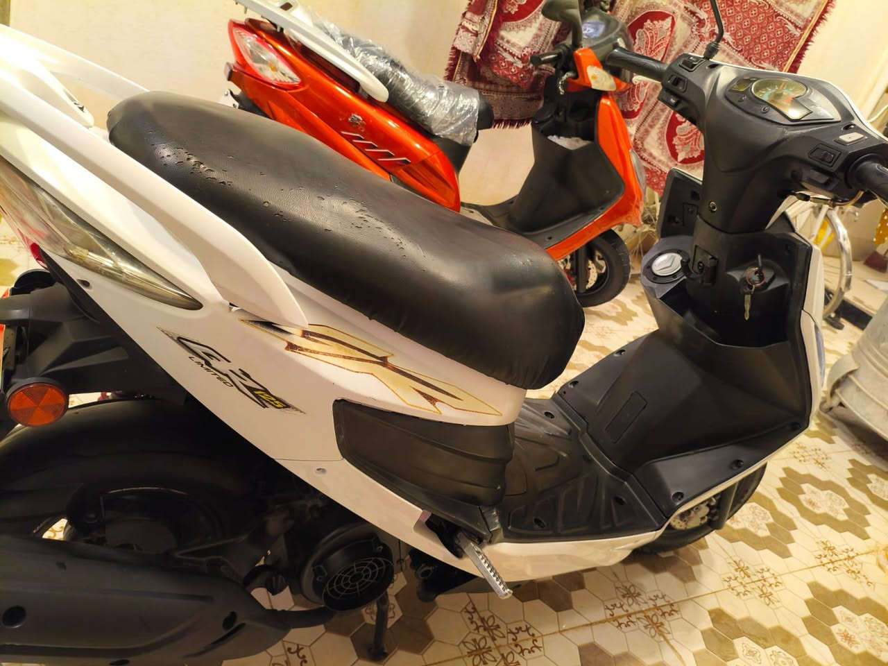 السلام عليكم 
للبيع دراجه سايم نحله موديل 2018 كيج الكتروني صالنصه رياضي لايت عالي ناصي قفل جنطه كهرباء صلف هندر كهربائيات كلها شغاله مابي كل نقص ملاحضه دراجه بدون اوراق السعر 700بي مجال قليل مكان دراجه زراعه  ***********
