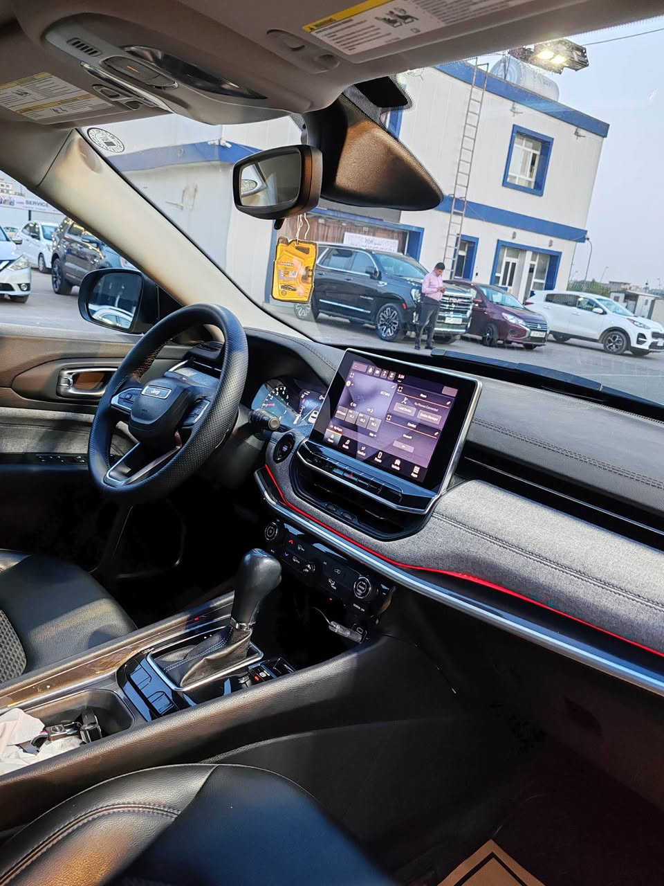 Jeep compass 2022
سەیارەکی زۆر خاوێن و بە کێشەیە بێ بۆیاخە رسمی رەقەم شانسیم دانایە نرخی ١٥٠ وەرەقە و کەمێک مەجال   ژ.م  *********** أربيل, العراق
