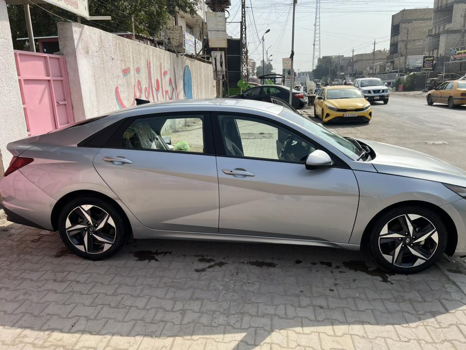 السلام عليكم
النترا 2023 امريكي 
محرك 2000 سمارت دوش (smart doch)
گير ومكينه وحداديه وتبريد عالشرط 100‎%‎
المواصفات
بصمة تشغيل وابواب وجنطه
تشغيل واطفاء عن بعد 
تبريد بيانو
تحديد مسار ومثبت سرعه وقياده ذاتيه
توقف تلقائي مانع اصطدام عند الرجوع
شاشة كبيره متصله car play
ماشيه 100
الحادث بنيد وجاملغ 
***********
