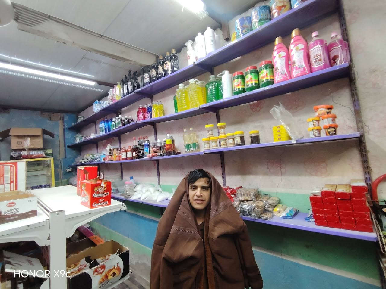 سلام عليكم أسواق للبيع تردون بس غراض تردون كوتره اليريد شي منه يتصل علرقم ***********
