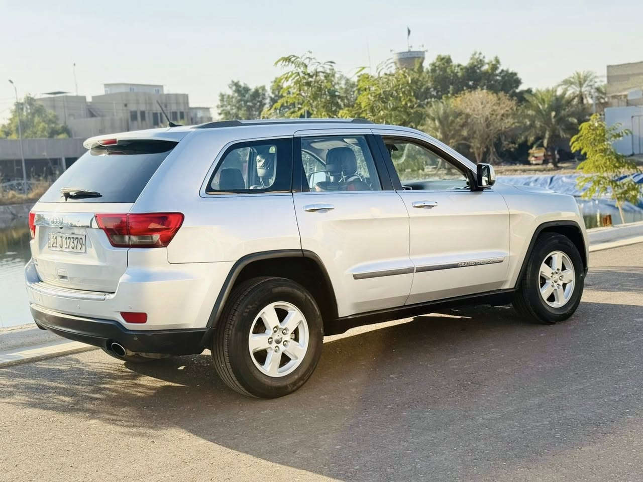 السلام عليكم 
جيب 2011 خليجي 
حجم المحرك 6 سلندر 3600
فقط قطعه وحده البنيد بدون دواخل  
كير محرك جديد 
باسمي  تحويل ثاني يوم 
تبريد ثلج امامي خلفي 
كشن السايق كهرباء 
بصمة + البواب بصمة 
ومعروفه البقيه المواصفات
ماناقصه برغي السيارة جديده متعوب عليها 
السعر المطلوب 153 وبيها مجال 
الاستفسار***********
العنوان بغداد 
غير متواجد ع الفيس
