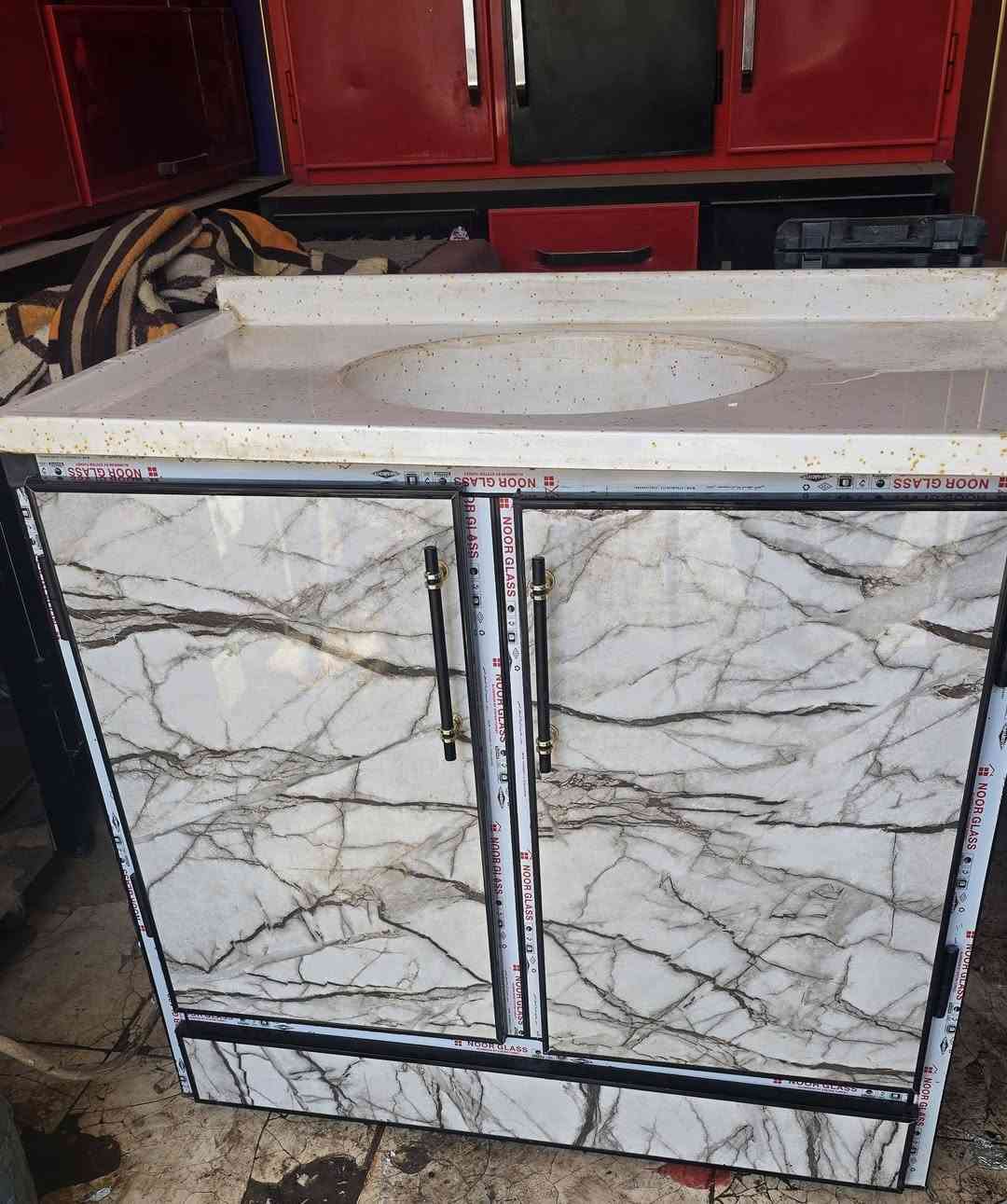 من رخصه الأدمن كاونتر سنك مرمر متر تفصال تكمه جديد بالجيس استعمال شهر ١٣٠الف الشراي يتصل *********** ***********
