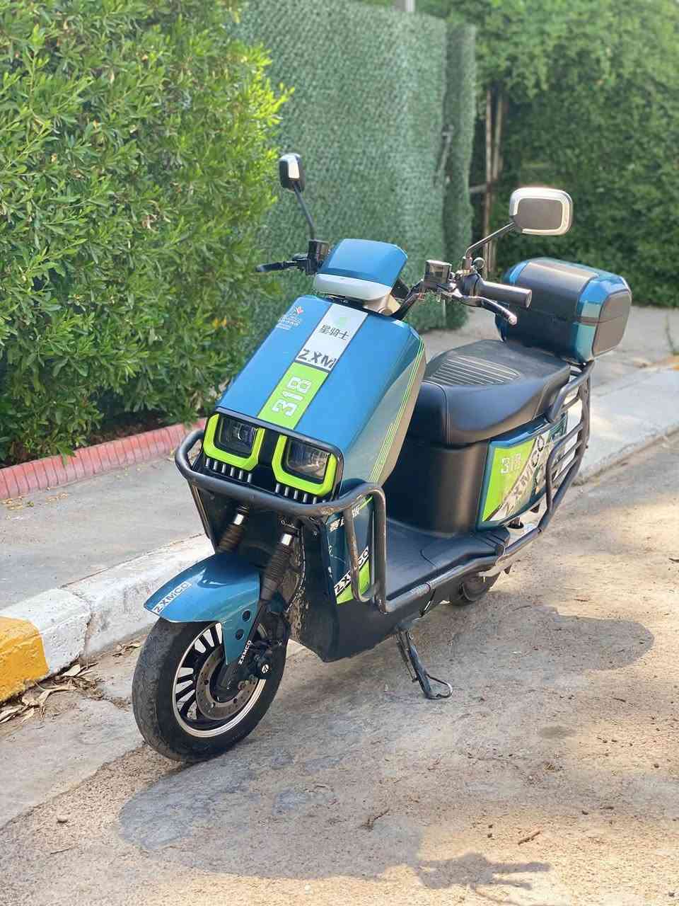 دراجه شحن 318 الشكل الجديد موديل 2025
6 بطاريات فول تمشي 50 كيلو بالشحنه 
3 نمر سرعه 
بيها جنطه خلفيه 
بريكات هايدروليك امامي خلفي 
بيها بك ( رجوع للخلف )
بيها بارك 
نقص ستاند تعليك + لايت الناصي الامامي 
العالي شغال لد 
سويج واحد وبصمه وحده 
سعرها 575 
مكاني اليرموك او العامريه 
رقمي ***********
