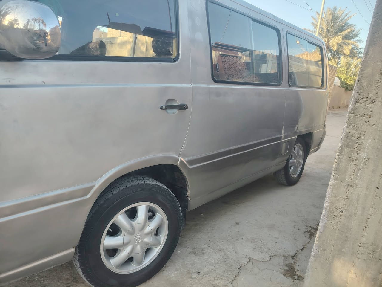 ستانه للبيع موديل 2000 بلاديه كير مكينه حداديه تخم تاير دوشمه جديده سياره جاهزه وذا مراوس ترهم رقم  ***********
