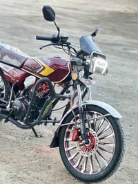 للبيع ٢٥ مكينه جاكوج محرك ٢٠٠ ملاحضه الشاشه فقط وكفت الاستفسار ٠٧٨٦٨٣٥...