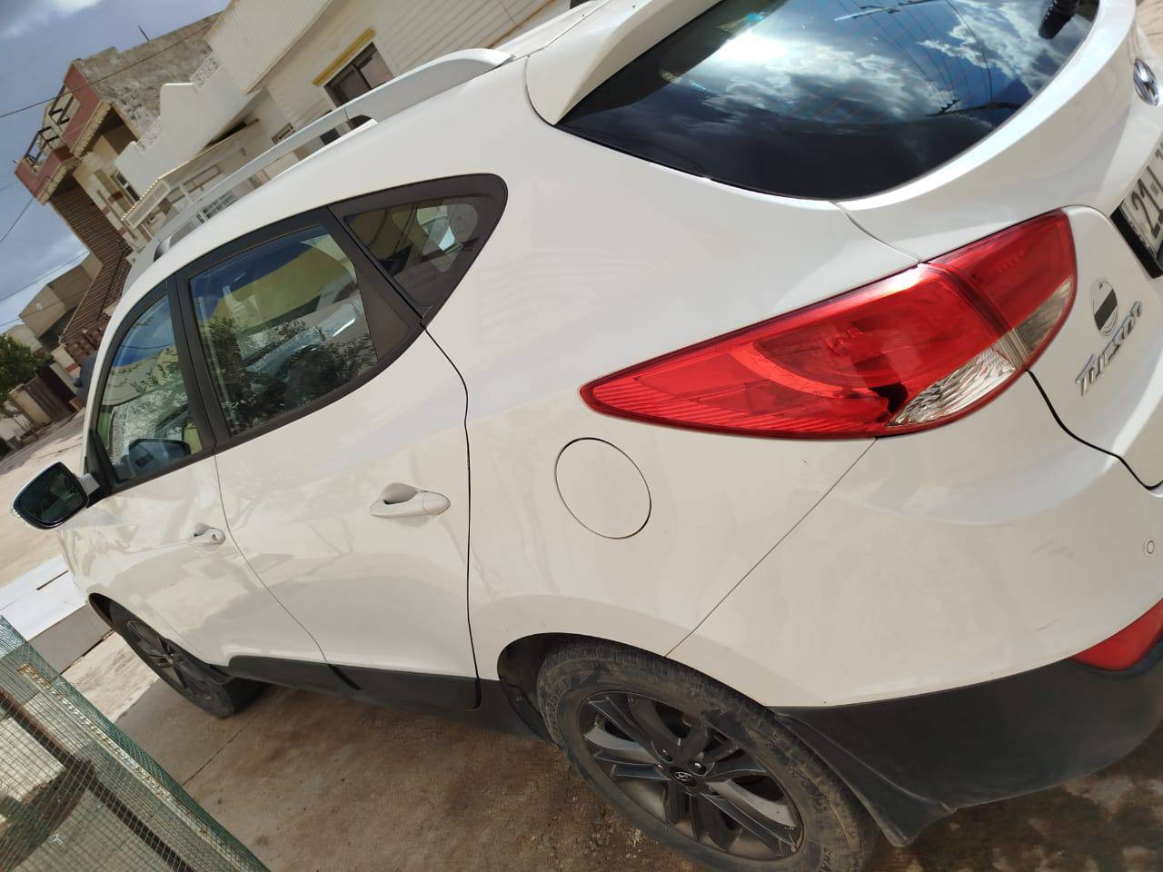 هۆندای تۆکسۆن 2015 گێڕ تۆماتیک  
قفڵ مەرکەزی ڕەنگ سپی 
220000 کم رۆشتوە
بۆنیت بۆیاغە ، چاملغی پێشەوەی لای سایەق کراوەتەو 
یەک پەڵە ساردە ، چاملغی پێشی لای سەکن 
یەک پەڵە ساردە  ، پێشی لای سایەق 
کەمە دەعمێکی هەیە 
گێر و مەکینە بەشەرت 

سعر : داوای بکە لە کۆمێنت ڕاستەوخۆ بۆت دێت 🤖 

زۆر بە جوان و خاوێنە ماوەتەوە 
سەیارە هی خۆمە سەنەوی بەناوی خۆمەنوێیە تا 2030 

بۆ زانیاری زیاتر پەیوەندی بە خاوەنی 

***********
***********
