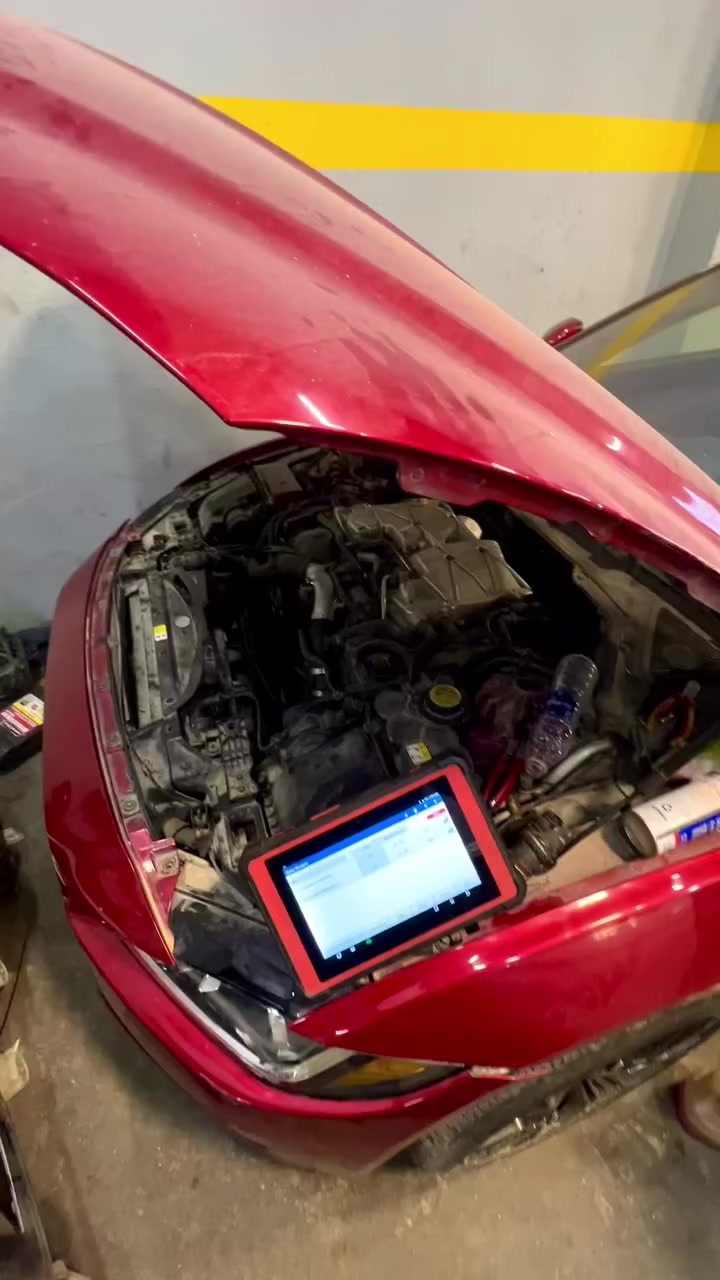 Jaguer  XE 2017
مشكلتها ارتفاع درجة حرارة المحرك  سبق وتم فحصها  وشخصو المشكلة  بسبب الكوع البلاستك   بعد الفحص من قبلنا تبين ان المشكلة  هي تلف الثرموستات   (ولف الحمارة)
مجرد تبديله  حلت المشكلة  وعادت حرارة المحرك ضمن المستوى المحدد من الوكالة 
Service.Car 
كرادة المسبح اول فرع بعد كراج 2000 شارع مجمع الشركات مقابل شركة نيسان *********** ***********
