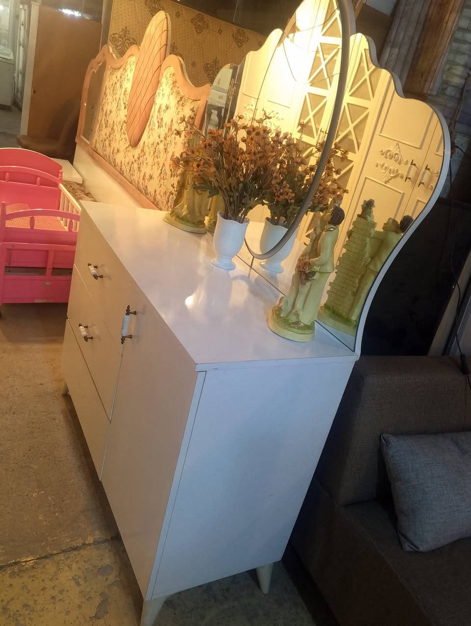 غرف نوم للبيع تركي اصلي كانتري السعر 700 مع الشد والنقل للاستفسار خاص او الاتصال على  ***********
