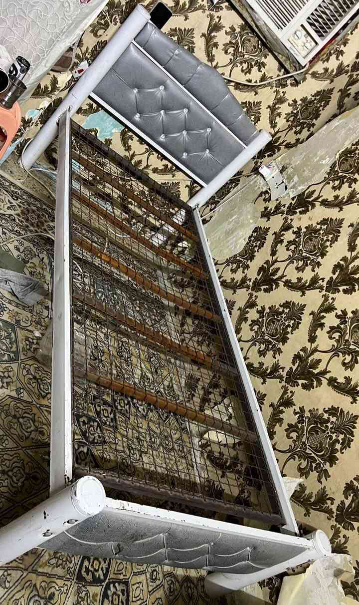 سلام عليكم
مكان الغراض الزعفرانيه شارع المعهد
التواصل فقط واتساب:
***********
جرابي عدد 2 سعر 125 
كنتور سعر 140
ثلاجة سعر 150
كل الغراض بيها مجال للشراي مستعجل ع بيعتهم
ومثل ما موضح بالصور نظافة الغراض 
كلهم اخو الجديد
