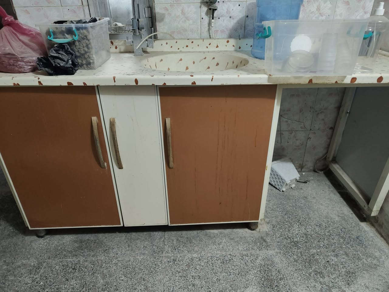 ميز وكاونتر مرمر كامل وساحه وشافطه كلهن ب 400 حله شارع 40 اتصل واتدلل ***********
