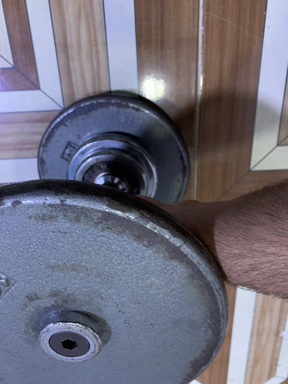 اقراص بار أولمبي الوزن الكلي 60Kg. زوج اقراص 15. زوج اقراص 10. زوج اقراص 5.    ودمبلصات زوج الوزن الكلي 27kg يعني كل دمبلص 13.5 الموقع البصره كرمه علي


**إذا كنت صاحب هذا الإعلان وتريد حذفه لأي سبب، رجاءا أرسل رسالة إلى الدعم الفني**