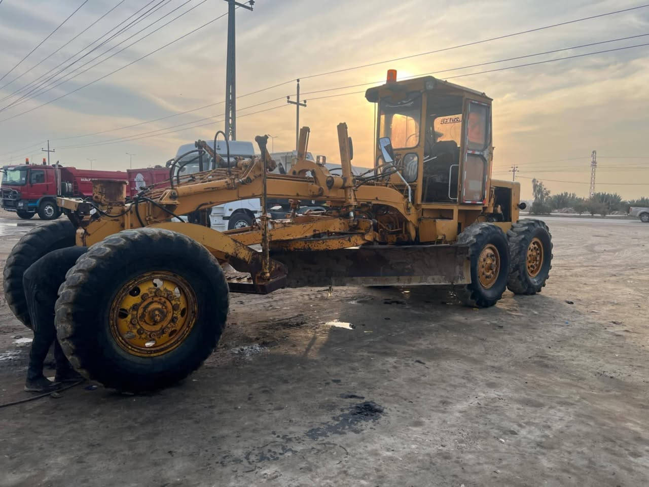 كوماتسو للبيع مجموعة بلاديه مشروطه رقم بغداد سنويه لل28 محرك جديد جاهزه للعمل السعر 17 مليون للاستفسار الاتصال على الرقم ***********
