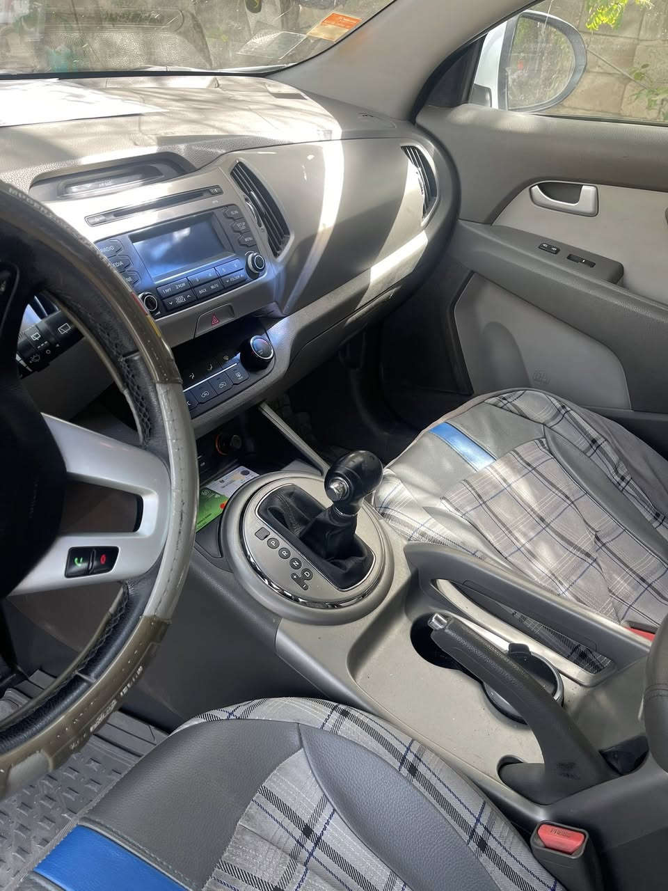 السعر 168$ وبيها مجال 
🚗 كيا سبورتاج 2016 (خليجي) - بحالة ممتازة 🚗
لعشاق النظافة والراحة، سيارة جاهزة ومصروف عليها بالكامل!
• الموديل: 2016 (مواصفات خليجية).
• الحالة العامة: السيارة "خير من الله" وجاهزة للاستخدام فوراً.
• التفاصيل الميكانيكية:
• محرك وكير (جير) مكفولين بشرط الفحص.
• صدر جديد وتخم تاير (إطارات) جديد بالكامل.
• منظومة تبريد جديدة وبطارية جديدة.
• البودي: قطعة واحدة فقط (تبديل باب خلفي جهة اليمين - وكالة).
• الوضع القانوني: سنوية مجددة (غير ساقطة) والتحويل مضمون 100%.
المواصفات الإضافية:
✅ كاميرا خلفية | ✅ سقف بانوراما | ✅ حساسات وقوف | ✅ 6 وسائد هوائية (Airbags).
📞 للتواصل والاستفسار: ***********
