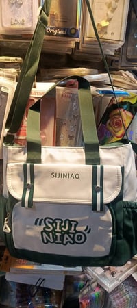 مكتبه #المعلم  #متابعين جنطه تك باك  يوجد #لدينا مستلزمات مدرسيه واستن...