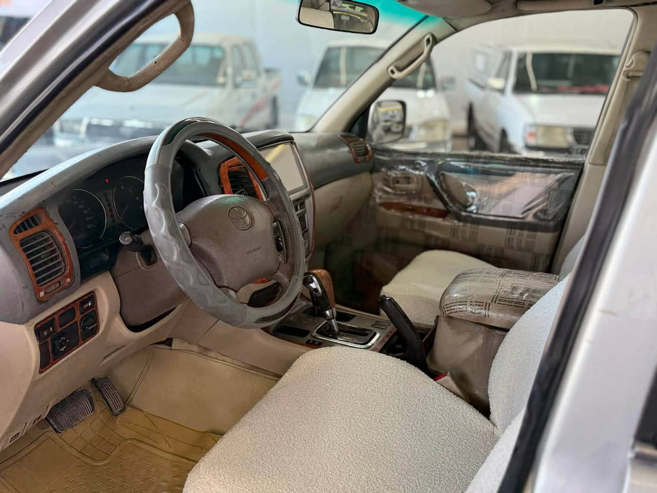 مونيكا موديل 2006 فول موا سه فات سيا ره كه بو ياغ عامه به لام پيش و پشتى هيجى نيه  كيرو مه كينه و ته قه و ره قه و ده بل ئه كسلو هه موو به شه رته ٤ تايه وويلى نوى له بنه    مالى دو وسته به ناوى خومه هه موو كيانى به شه رتهً
سعرى 145
***********
*********** كويسينجاك, أربيل
