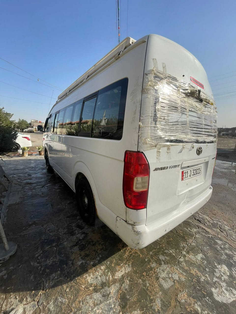 سلام عليكم
جنبي H2 مديل 2014 
رقم بغداد مصفره كلشي 
بيها صبغ بالربع الي وره باب الاسلايت فقط وبيها مكانات طخات مامعمره باقيه علوضعها والجامه الخلفيه مكسوره 
گير مكينه تخم تاير حداديه عينه صينيه فلاوين كله جديد ماتصرف عليه غير بس الجامه تفاصيل اكثر اتصل عالرقم *********** سعرها 135$ وبيها مجال مكاني بغداد الشهداء الثانيه
