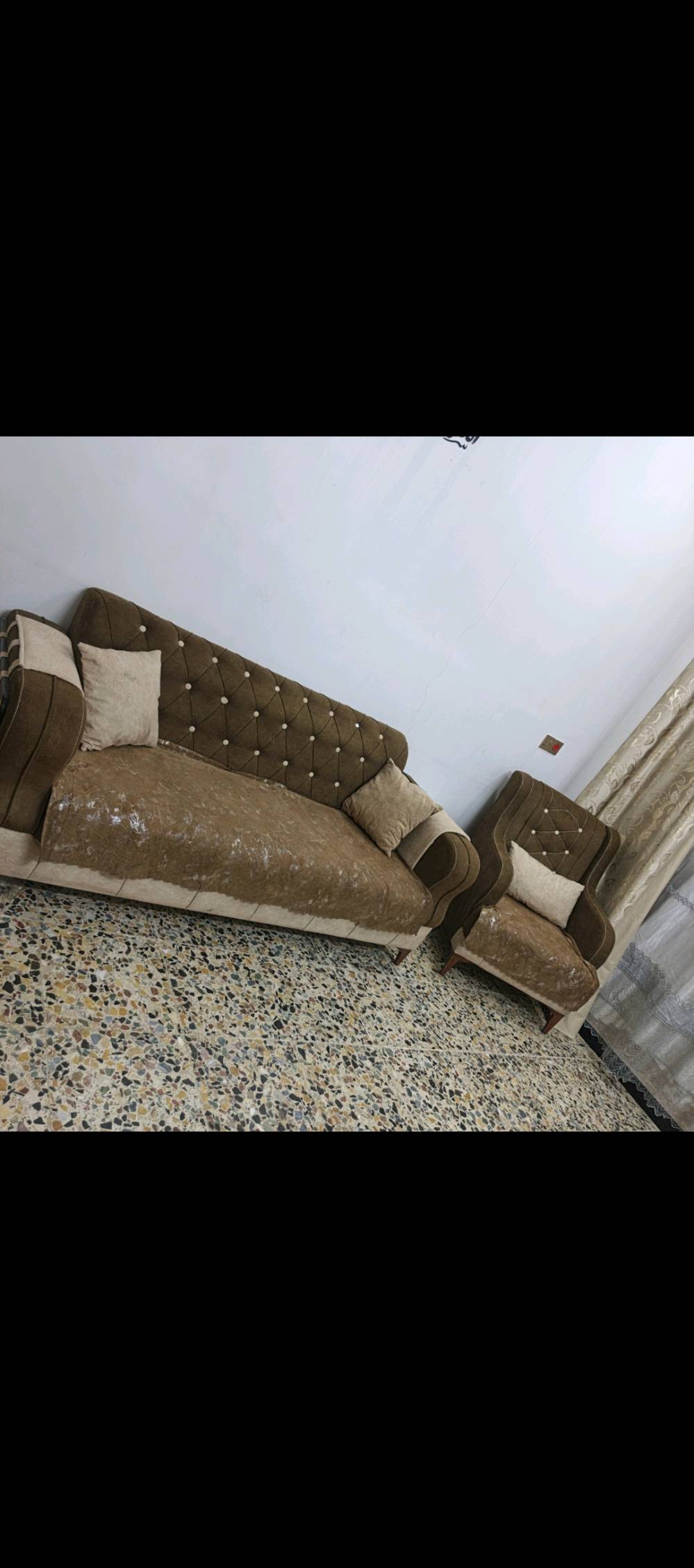 السلام عليكم تخم  فصال أخو جديد نظافته ٩٩بلميه للبيع تخم ١٠مقاعد السعر ٤٢٥ مكان الشعب