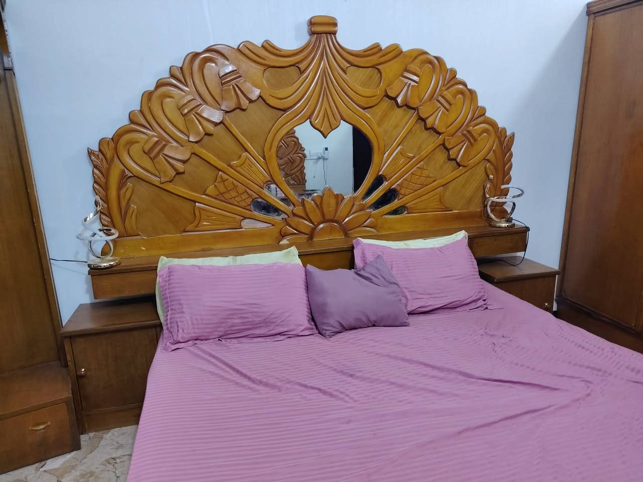 السلام عليكم غرفه للبيع خشب نضيفه سعره 350 وبيها مجال بسيط مكاني بغداد وهاذ رقمي *********** اتصل وتدلل
