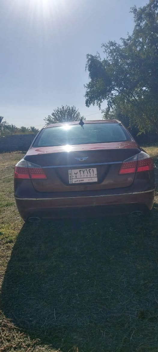 سياره نوع جينيسز موديل 2011 رقم بغداد الون ماروني كامله عده لفتحه ضرره جاملغ والباب 
و بلبنيد يعني هيه ضربته مال امريكا  سعرهه 97 ورقه وبيهه مجال للتواصل الرمادي 
للاستفسار رقم خاص
