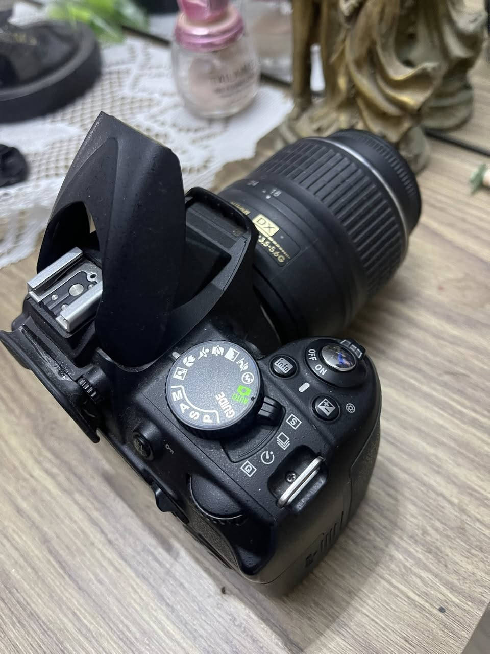 سلام عليكم كامره نيكون لبيع 3100D لكامره حلوه مال مبتدئين فيديو ساعة تصوير سعر 350 وبيها مجال بسيط ***********
