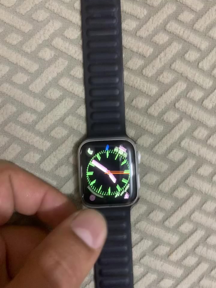 سلام عليكم   ساعه ابل واج SE نضيفه كلش مكاني بغداد الحسينيه    ***********   سعره ٩٠ الف
