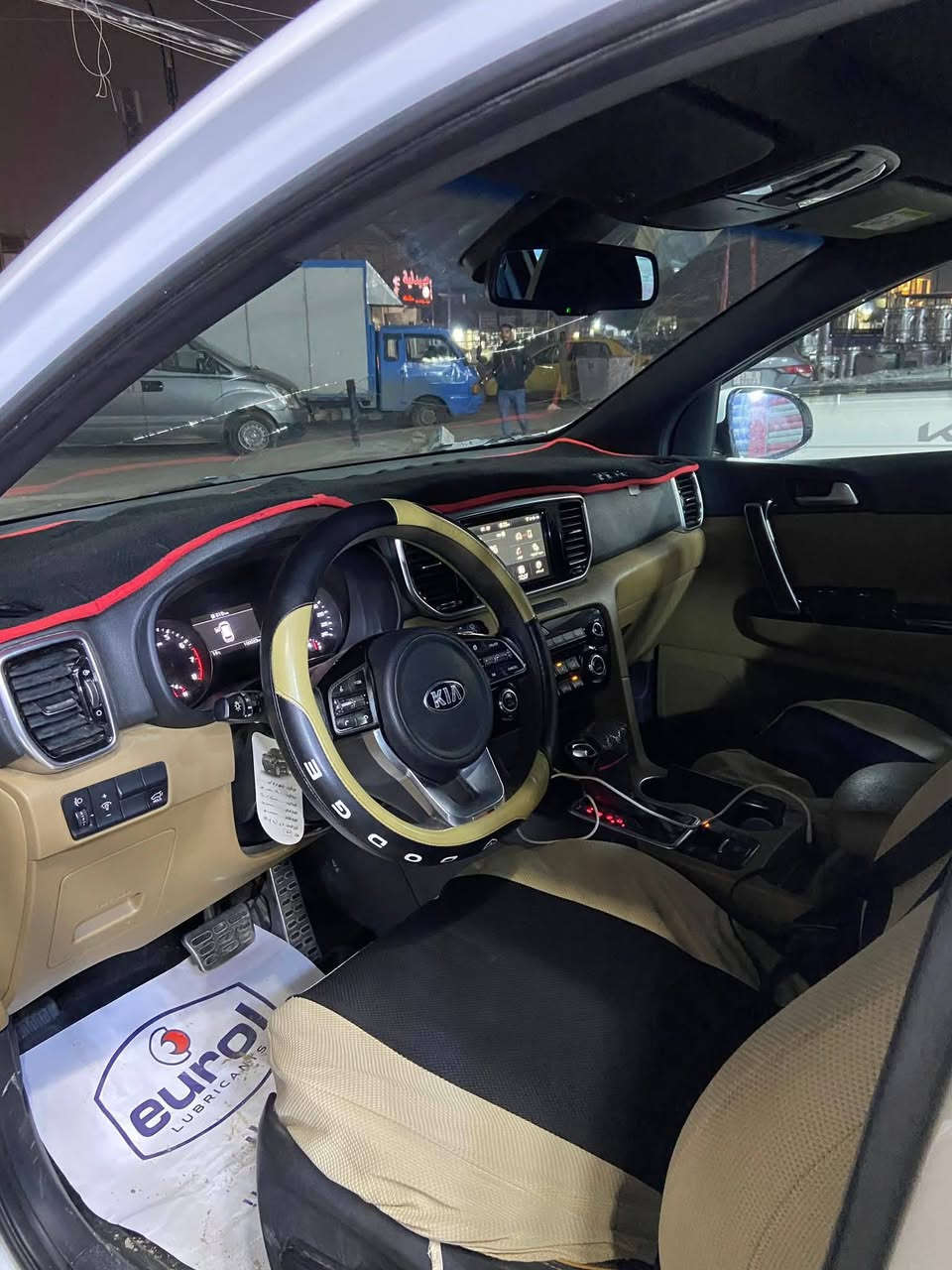 السلام عليكم
كيا سبورتج للبيع جيتي لاين 
موديل ٢٠٢٠
فول مواصفات
بانوىاما
تشغيل عن بعد
صندوق كهرباء
انظمه قياده
مري شفط
شفتات ستيرن
فول تحكمات ستيرن
شاحن واير ليس
داخل لونين
قطعتين تبريد

بعد هواي مواصفات ما يحتاج أذكره
كير مكينه صدر كفالة عامه
السعر 213 ببه مجال
رقم ***********
***********واتساب
