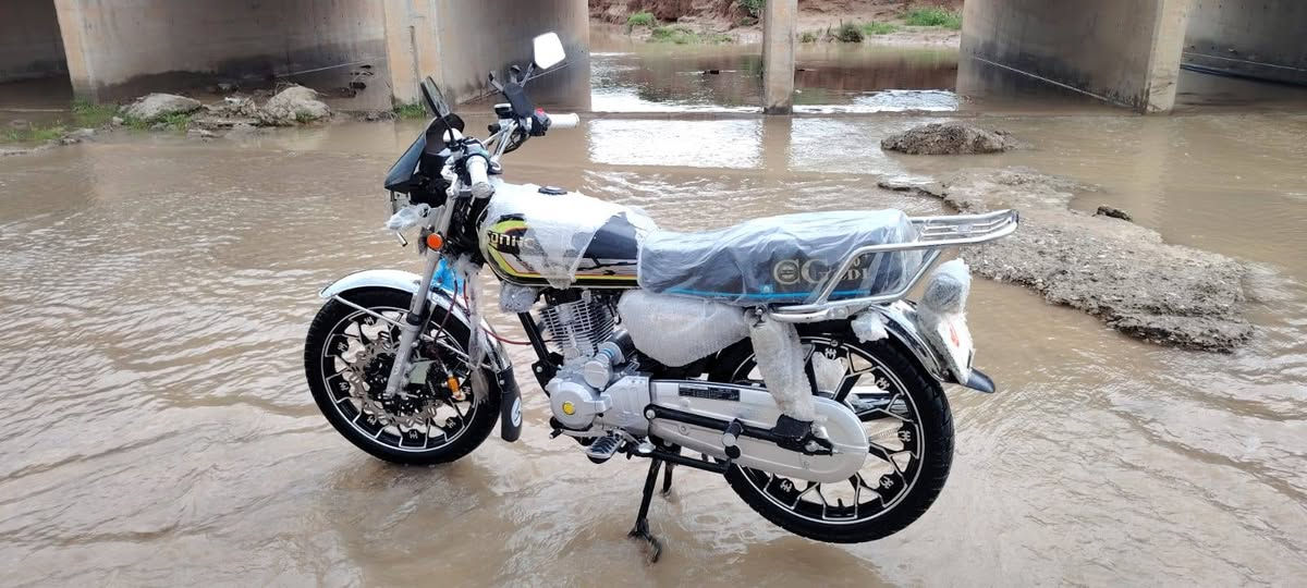 اسلام عليكم
سولنك 25 
ماشي 1900
دبل دسك دبل ريموونت سويجات كامل
بعده وضع شركه 
اي نقص ما بي 
تجي وتشوف بعينك 
السعر 850 وبي مجال 
***********
