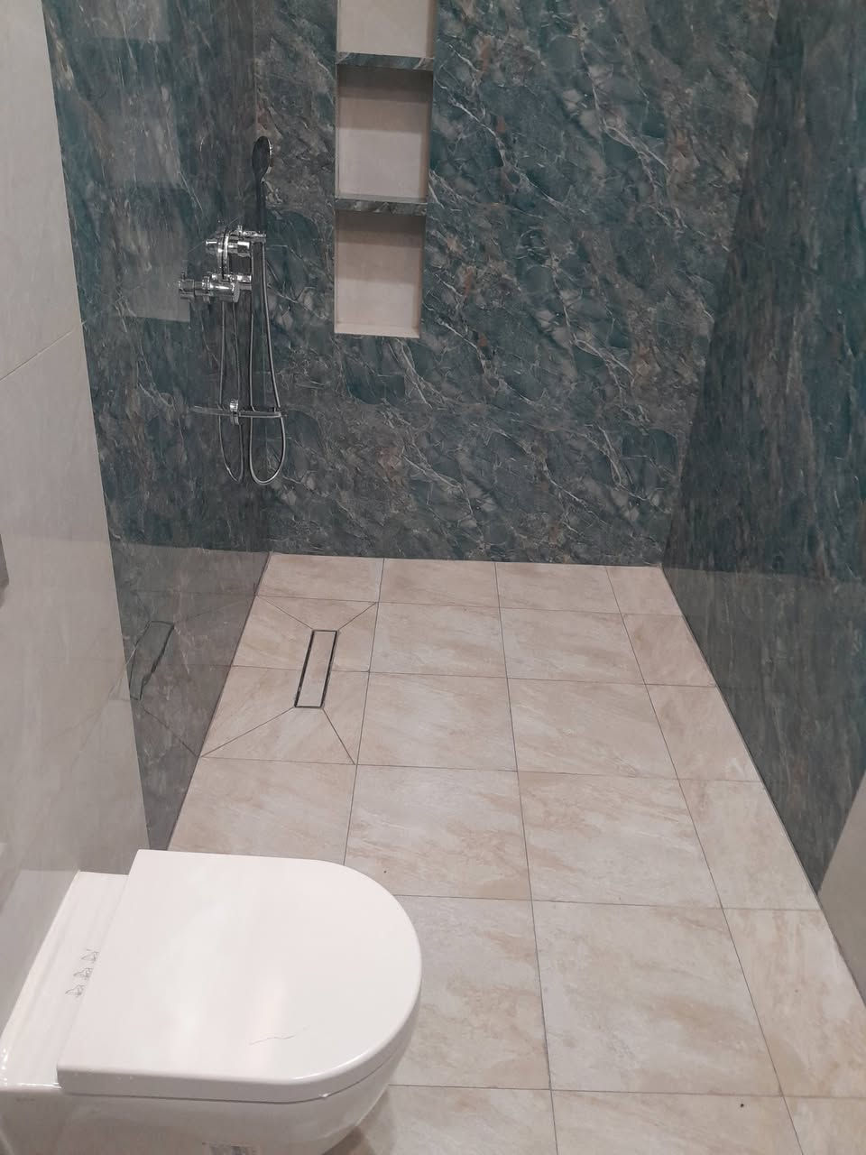 هل تبحثون عن شركة تنظيف موثوقة وذات كفاءة عالية؟
تقدم لكم شركة ديلوكس  للتنظيف عروض مناسبه باسعار تنافسية 
خدماتنا تشمل: جلي وتلميع الأرضيات، تنظيف الحمامات والأسطح، تعطير المنزل... وغيرها!
كادر متخصص في تنظيف المنازل والشركات
احصل على راحة البال مع أسعار مناسبة. اتصل الآن 
*********** أو مراسلتنا عبر الصفحة أو الواتساب
