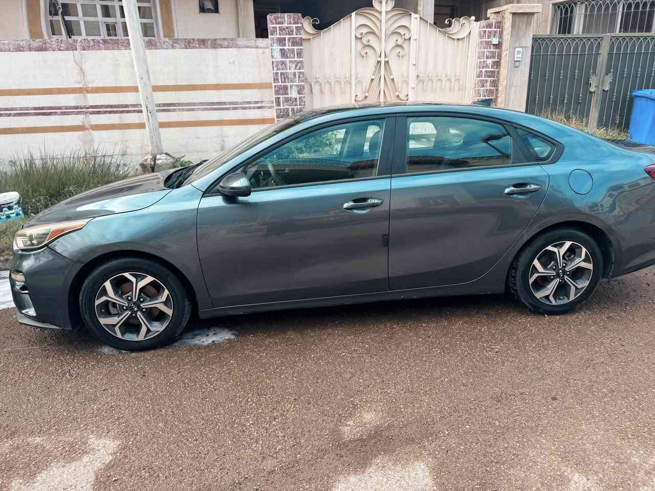 فورتي موديل 2020 نص فول
ماشية 50
حادثها  بيها بارد يعني ٣ قطع بارد
محرك ٢٠٠٠ دوش 
سياره خير من الله 
العنوان المنصور 
السعر 125وبيها مجال
***********
