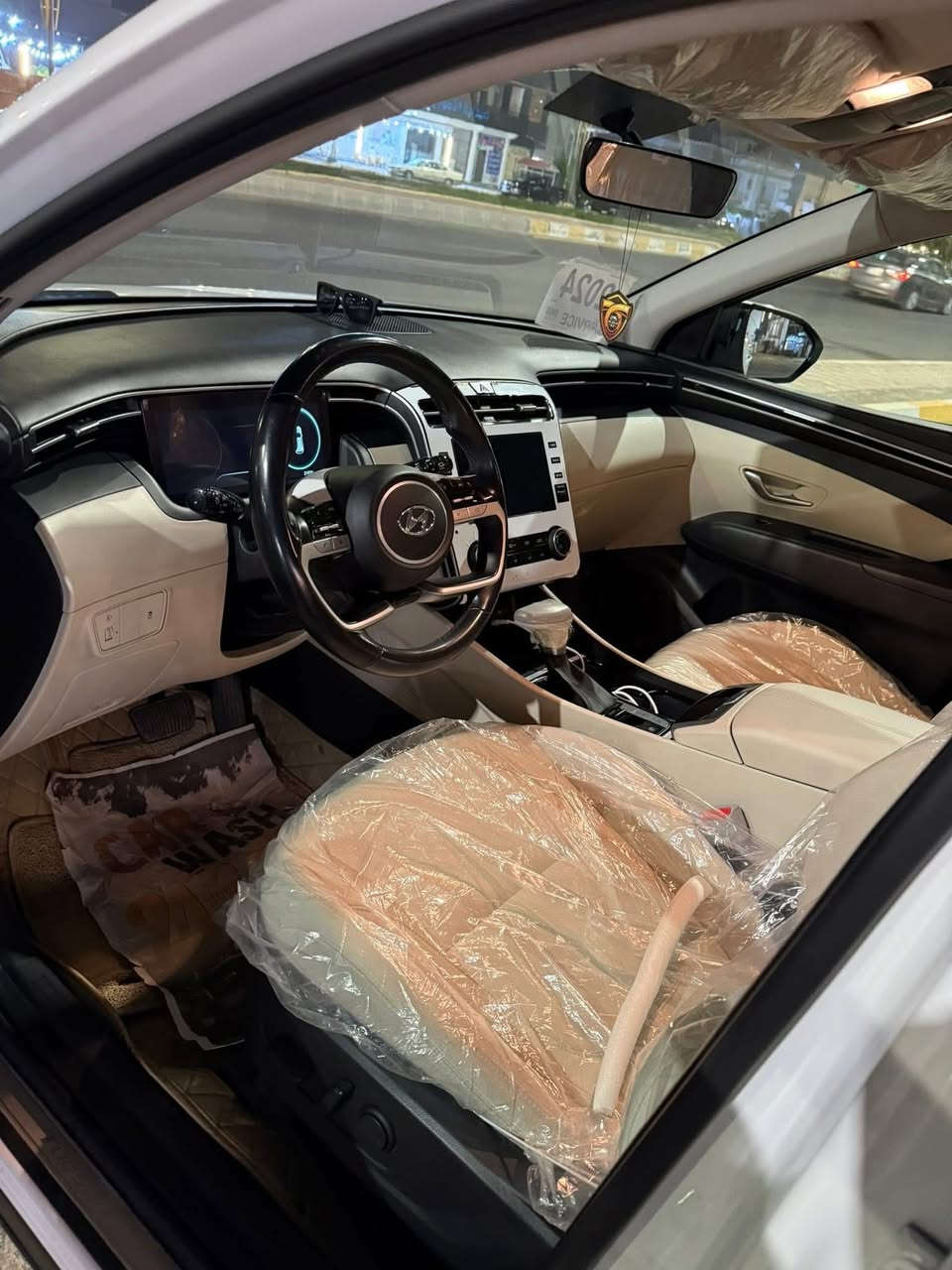 سلام عليكم
وتوسان موديل 24 خليجي ابيض مكفوله 
فول مواصفات ماعدا البنوراما 
ماشيه 45 الف 
 رقم بغداد تحويل ثاني يومي 
مكاني بغداد 
***********
