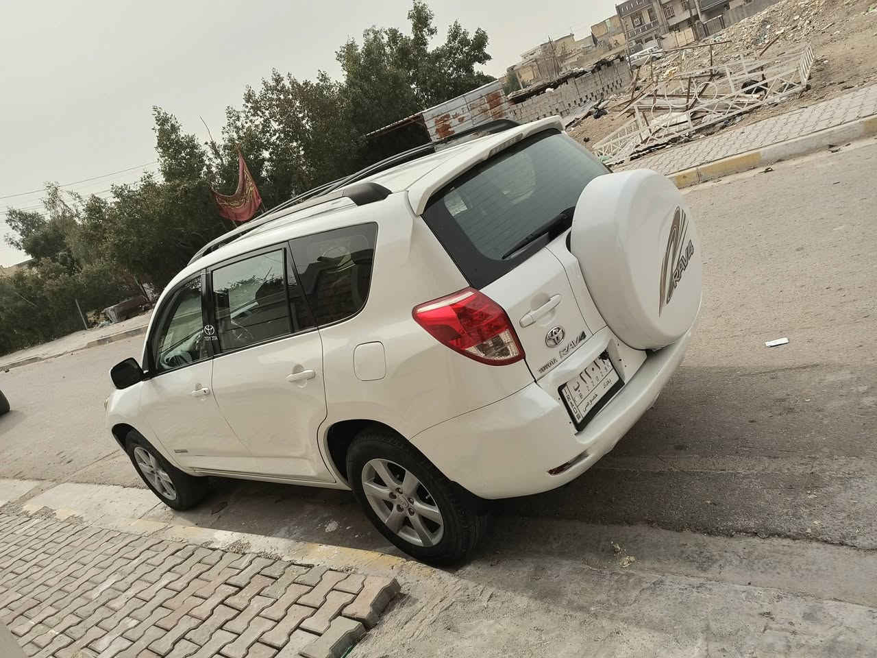 السلام عليكم للبيع سياره راف فور محرك سته اسلنتر موديل 2007 وارد امريكي مصبوغه عام الجماليه العنوان بغداد السعر 85 ورقة 
الاستفسار ***********
