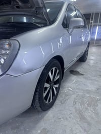 كيا كارينز موديل ٢٠١٠ خليجي مكينه ٢٠٠٠ فول مواصفات بيها صندوك صبغ وهلا...