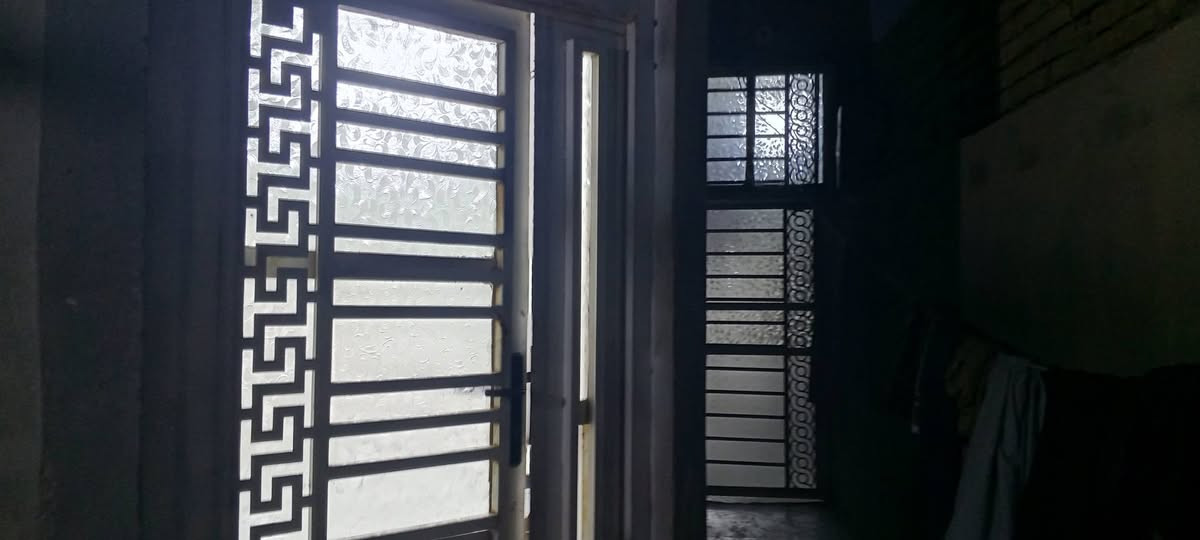 يوجد بيت للاجار بحي الزهراء مساحه 100متر يحتوي على استقبال وصاله وغرفه واحده ومطبخ وصحيات 
السعر 300 وبي مجال
الرقم للاستفسار ***********
