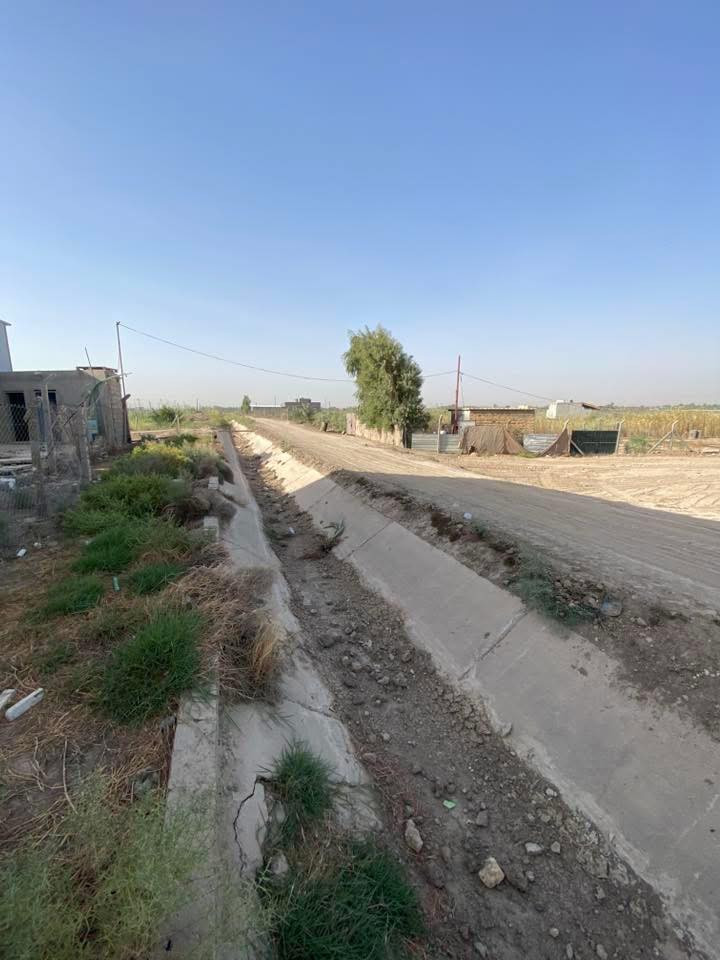 السلام عليكم دونم وربع للبيع كافات الخدمات.   سند25مداور ثاني يوم مسجه وجاهزه وجهه 23م
يبعد عن طريق دغاره 50م شارع 6متر 
مكان/طريق دغاره قريب على مجمع اللؤله 
***********
