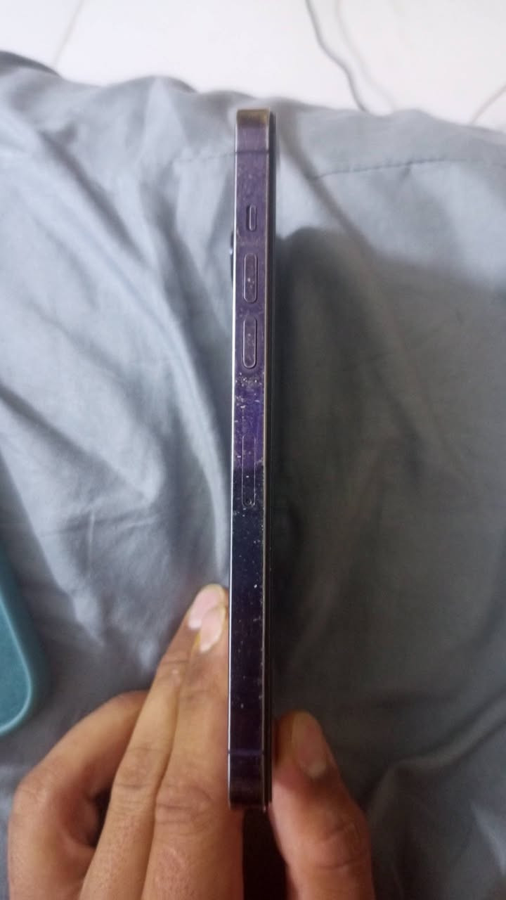 سلام عليكم ايفون 14برو ماكس
مبدل بي شاشة اصلية اللة شاهد 
بطارية 93 بلادية 
والكامرة الدراجة 3 ما تقرب 
وبي هاذا الكسر بل ضهر واضح بل صورة 
ذاكرة 256
سعرة 550وبي مجال 
مكاني المشتل 
***********
