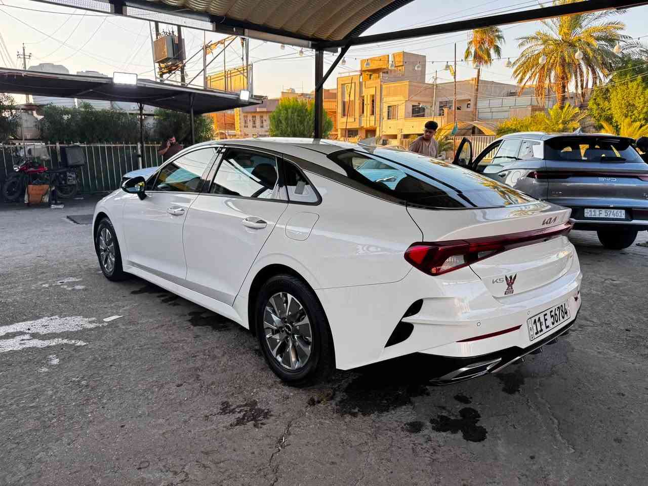 السلام عليكم من رخصة الادمن
🚘 كيا K5 HEV موديل 2023 للبيع 🚘

🔹 اللون: أبيض لؤلؤي
🔹 محرك هايبرد اقتصادي
🔹 ناقل حركة أوتوماتيك
🔹 شاشة وكاميرا خلفية
🔹 حساسات ركن  /  تحديد مسار/ قيادة ذاتيه 
🔹 تشغيل بصمة
🔹 مصابيح LED
🔹 سيارة نظيفة جداً واستعمال شخصي
📝 الملاحظات:
✅ مكانين بارد  
✅ السيارة بحالة جيدة وجاهزة للفحص.
📍 الموقع: بغداد / زيونة 
السعر : 180$ 
رقم : *********** واتساب موجود
