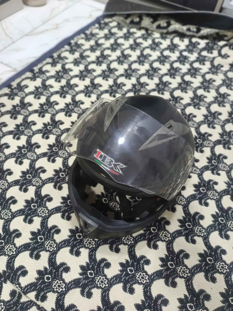 شباب خوذه مستخدمه للبيع مكان بغداد اكو توصيل اذا قريب علئ المنصور 35سعر ***********
