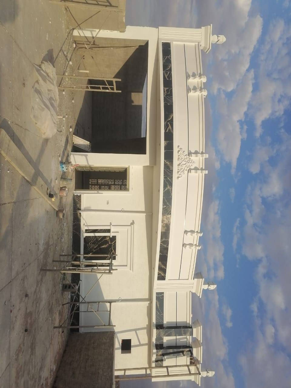 السلام عليكم صباغ متفرغ حاليآ اشتغل صبغ خارج واجهيات وداخل تصليح رطوبه راسلني ودلل *********** متوفر واتساب
