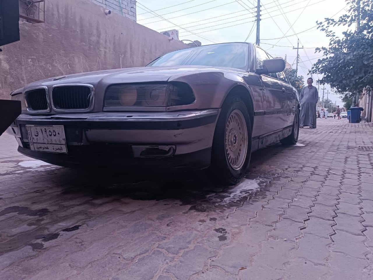 بي ام خفاش حجم 730 موديل 1995 رقم بصره غير مكفوله قبل شهر مبدل مكينه تخربط بس يرادله شويه تفصية كهربائي  بس انه ماعندي فرغه هذا الموجد السعر 40 مكاني البصرة للاتصال *********** او ***********
