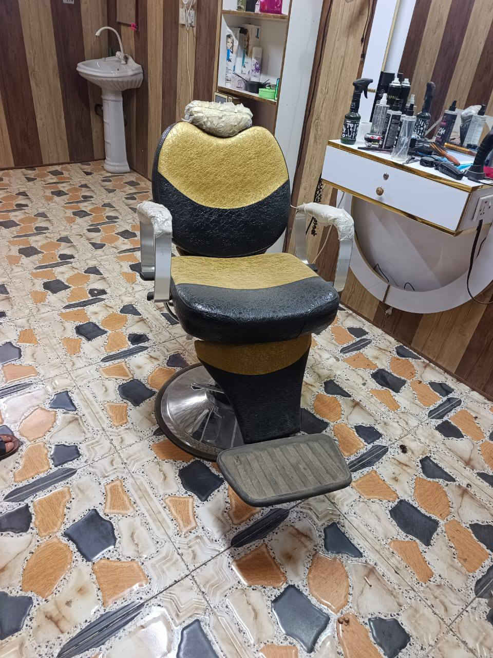 السلام عليكم غراض حلاقة متكاملة ونضيفة للبيع السعر خاص أو للاستفسار ***********
