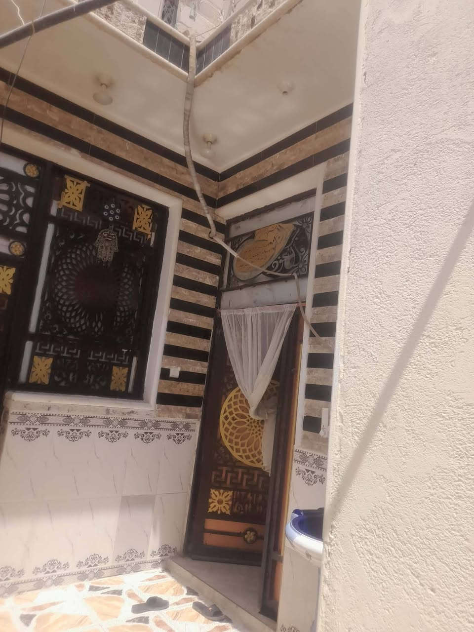 بيت للبيع ✍️ 

العنوان :تضحيه حي الكرامه

طابو صرف 

خلفي 100م

البيت طابقين طابوك وكونكريت
 
  الطابق الأول غرفه وستقبال ومطبخ وصاله وحمام ومنور وحمام خارجي  

الطابق الثاني اغرفتين نوم  وصاله وحمام 

مطلوب اسكان ٤٣ وبيدهم ٦٣وبي مجال

                  للستفسار:***********📞
                نستقبل كافة العروض العقارية ✍️
