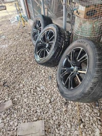 جيب لاريدو • ويل SRT • تايرات