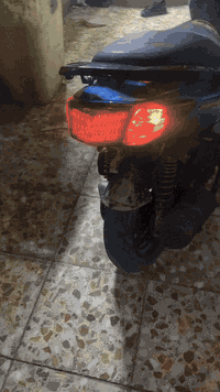 سلام عليكم سكنس فحل دراجه جديده البيع دراجه صارله شهر من نازله من رمبه لين سوويت بيه حادث اريد أبيعه ***********بغداد غزاليه أو مراوس .
