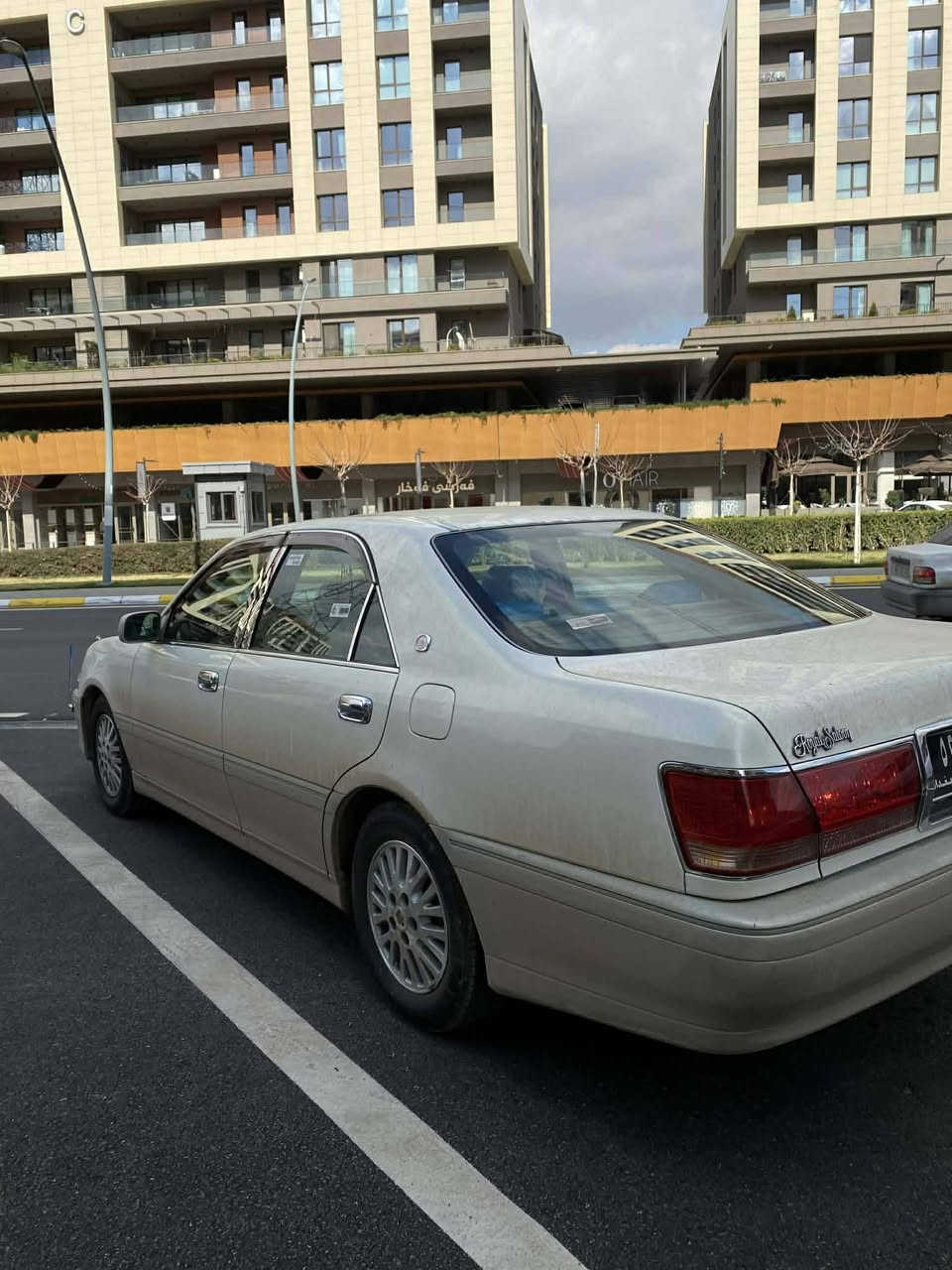 بسم اللە
ماشاءاللە لاحول ولاقوةالاباللە. 

توێتا کراون 2002 ساخ.  D4 171

ساخ قەترە بۆیاخی نیە .

بێ چاڵ و شەپۆل زیخی نیە .

پێشو دوای کریستاڵ .

2 دو دوگمە .

4 چوار کوشن کارەبا. 

پەردە . 

ساردو گەرم مەزبوت .

چوارتایەی لۆک لۆک .

کامل سێرڤز. 

سەدو سیو نۆ هەزار ڕۆشتوە 139000 .

بەردی ساڵانسای تیایە .

بۆن غازی نیە بەشەرت . 

کامل ناو سنوقی تیایە .

 هیماڵی خۆمە مەعرەز نیە زۆرکەم دەری دەکەین .

بەشەرتی فیتەرو هەموشتێک .

هیچ هیچ مەسرەفی نیە و مەسرەفی ناوێت . 

سیدصادق     69 معامەلە                                                                          2990531 0787 
 2420727 0751


**إذا كنت صاحب هذا الإعلان وتريد حذفه لأي سبب، رجاءا أرسل رسالة إلى الدعم الفني**