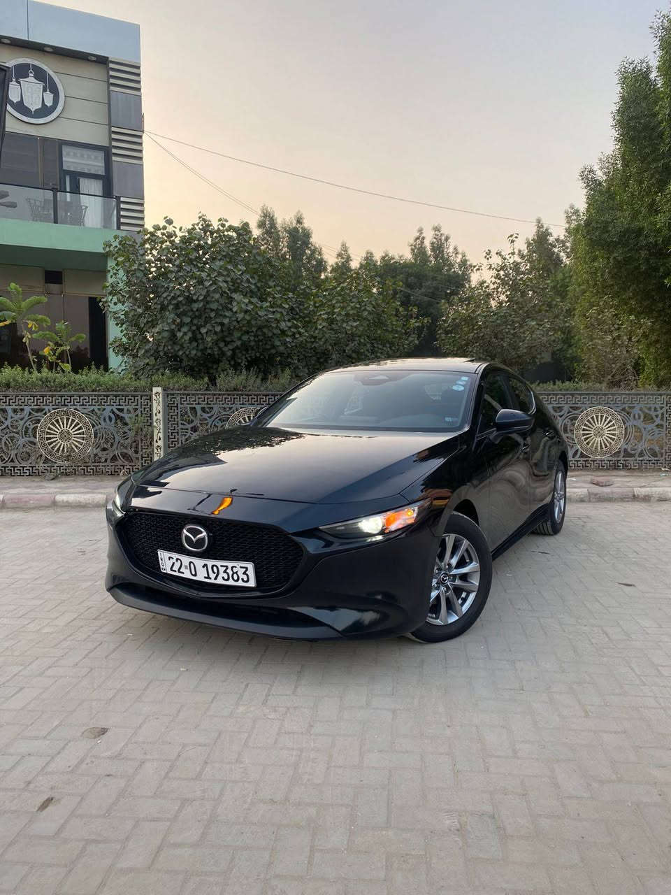 السلام عليكم ( للبيع فقط ) 
مازدا 3 موديل ⚫️2025⚫️   
ماشيه 4 الف فقط بعدها مماشيه بالعراق
فوول الفول شنو ابالك بيها مواصفات
مكينه 2500 تنفس طبيعي سكاي اكتف طياره
حادثها فقط مقدمة البنيد مصبوغ
الباقي كفاله عامه بدون شخط بدون رصعه بدون دواخل
السياره جازه رقم اربيل
 اسود ملكي لامع
▪️فتحة سقف سلايد  
▪️بصمة تشغيل + بصمة ابواب
▪️كشنات جلد بالكامل + تحكم كهرباء
▪️شاشه ايباد كبيره وماوس للتحكم
▪️سستم سماعات bose
▪️اشاير بالمري + نقاط عنياء
▪️تحديد مسار + قياده اليه
▪️رادار 360درجه 
▪️شحن لاسلكي+ هاند بريك بصمه
▪️كشنات تدفئه + هيتر بالستيرن
▪️عداد ديجتال الكتروني+ اضويه كلها ليد
▪️كشنات خزن ميموري +اوتو هولد
▪️تبريد شاشه منفصل
▪️لايتات زينون متحركه ويه الستيرن
▪️ليدات خلفيه + ليدات اماميه نهاريه
▪️ويل كب  بلادي حجم 18 
▪️تحكم كامل بالستيرن 
▪️جميع الايرباكات سليمه ماعدا ستيرن  
اخوان الضرر موضح بالصور فقط البنيد وشرط السونار 
كير ومحرك وتبريد وكهربائيات بشرط، صور الحادث بالمنشور
مكان سيارة اربيل
للاستفسار 
اخوكم شلال كوردى
واتساب***********
السعر 145وه ره قه ومجال أربيل, العراق
