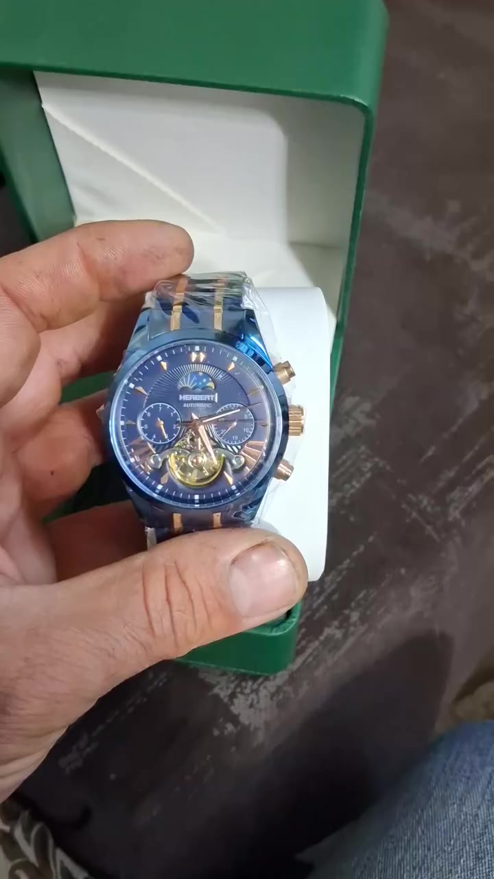 السلام عليكم.....ساعه فخامه واناقه وذوق بالبس شخصيه 
ذاظ خاصيه جميله ساعه توماتيك شوف مواصفاتها بالفديو 
مزادها يبدي من ٥٠ الف يتوفر توصيل


**إذا كنت صاحب هذا الإعلان وتريد حذفه لأي سبب، رجاءا أرسل رسالة إلى الدعم الفني**