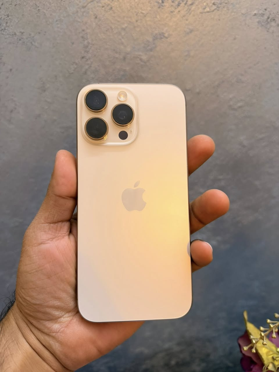 السلام عليكم ورحمة الله وبركاته 
ايفون 16 برو ماكس ذاكرة 256 داخل الضمان وبطارية 97  مكان التسليم بغداد  الكرخ تاخذ التليفون من باب البيت 
***********
